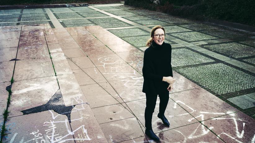 Rebecca Saunders: Rebecca Saunders, 1967 in London geboren, studierte bei Nigel Osborne und Wolfgang Rihm und lebt und arbeitet seit vielen Jahren in Deutschland. Sie gilt als eine der führenden Komponistinnen ihrer Generation. Am 7. Juni bekommt sie in München den mit 250.000 Euro dotierten Ernst von Siemens Musikpreis.