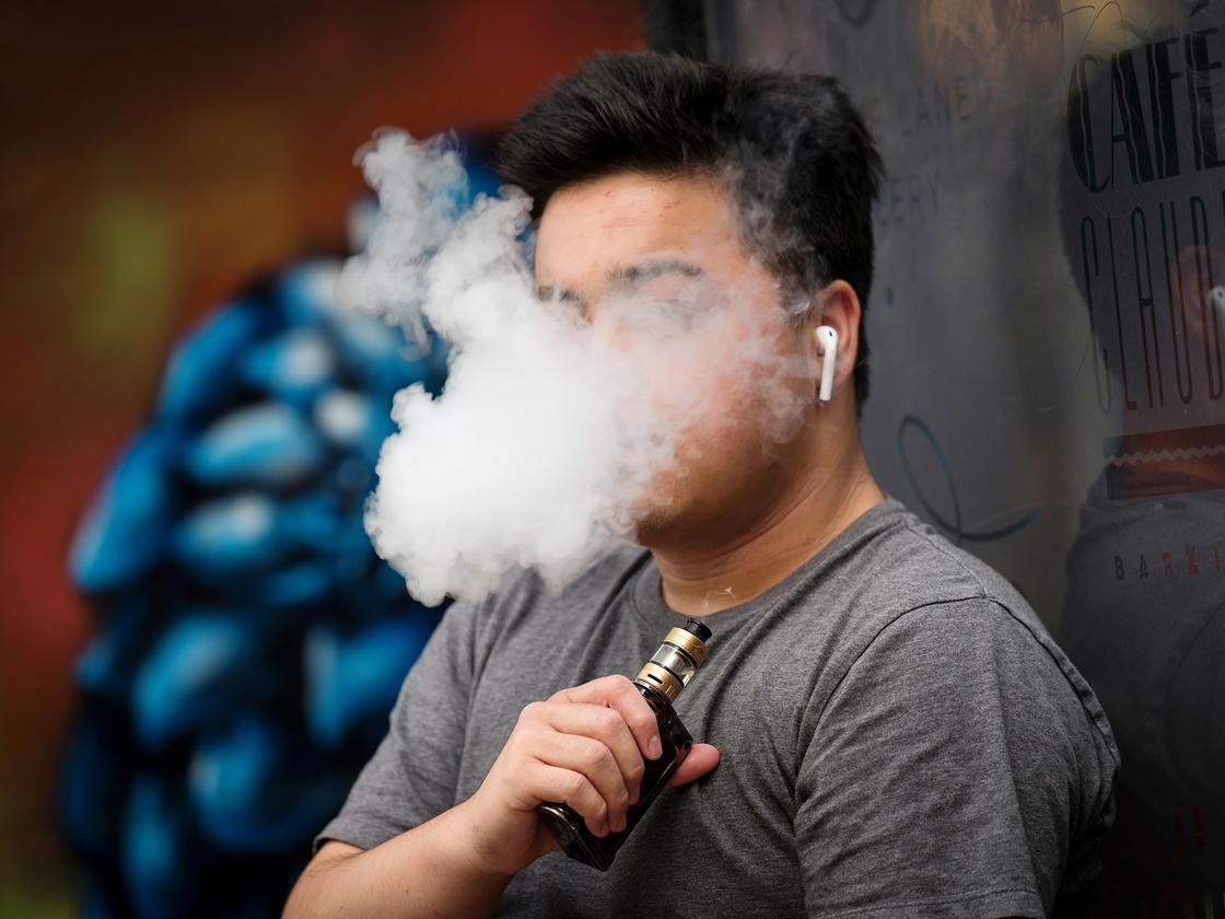 e-zigarette nebenwirkungen durchfall 🍓 Vapes – Sie wirken harmlos, sind es aber nicht 🚭 ⚡ Schneller süchtig:  Nikotinspitze bei Einweg-Vapes schon nach 5 Minuten (Zigarette: ca. 8 Min.)  🍬 Fruchtige Falle: Süße Sorten und „cleaner“ main image 0