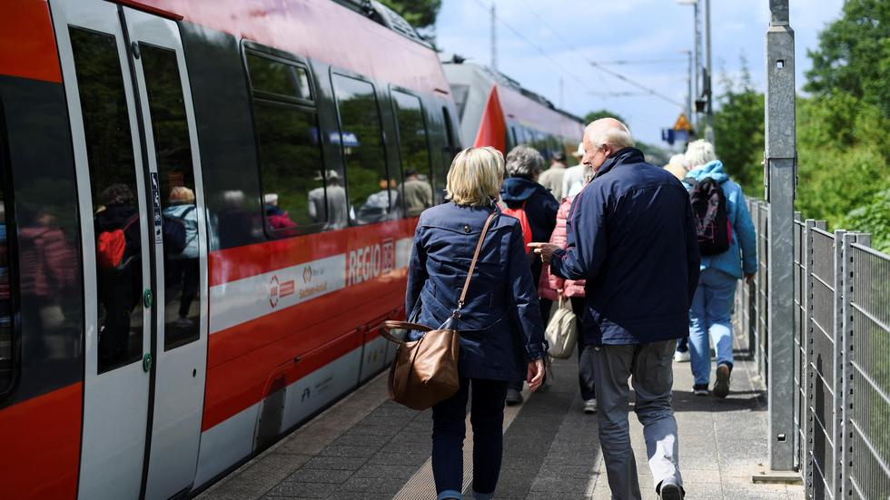 9EuroTicket Nahverkehrssommermärchen ZEIT ONLINE