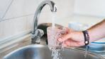Leitungswasser: Unser Trinkwasser enthält Antibiotika. Stimmt’s?