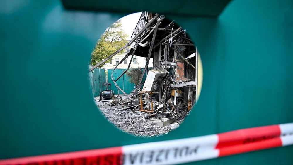 Noordrijn-Westfalen: Sinds we hier wonen, hebben we Brandanschläge bij Gebäude en Autos in Keulen en omgeving. Deze mensen hebben een café in de linkerrheinische stad Pesch getroffen.