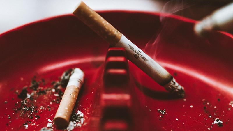 Vecteur Stock Auswirkungen von Nikotin auf den Körper, Zigaretten rauchen