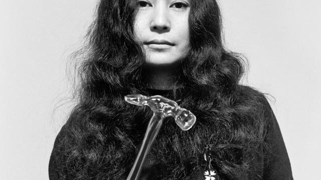Yoko Ono: Die Pionierin des Gelächters