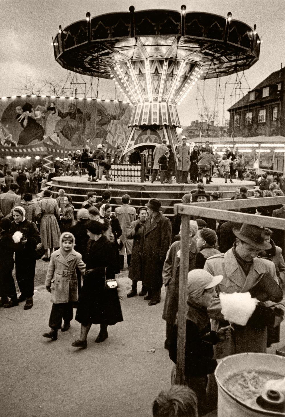 Der "Kettenflieger" im Wurstelprater im Jahr 1957