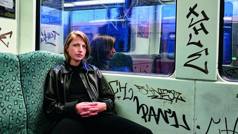 "Auf den Gleisen": Die Autorin Inga Machel hat einen Roman über Suizid und Alkoholismus geschrieben.