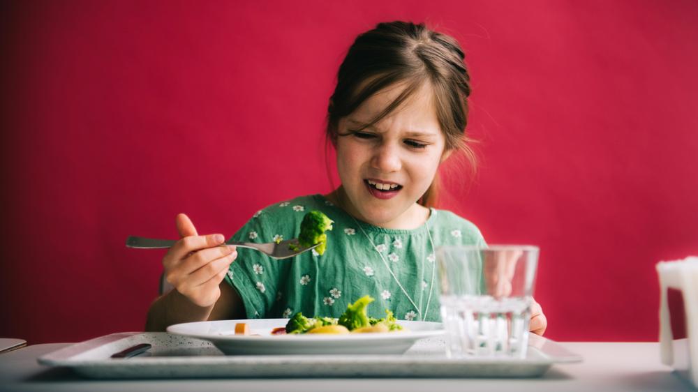 Mittagessen in Schulen und Kitas: Kantinengemüse ist schwierig: Zwischen Kochen und Servieren liegt oft eine zu lange Zeit.