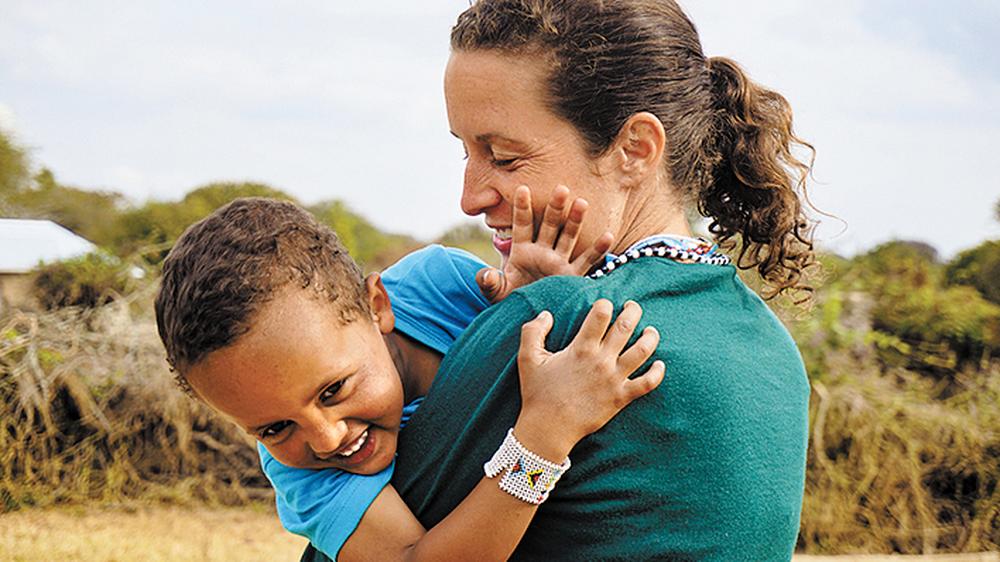 Tansania: Stephanie Fuchs, 37, lebt seit zwölf Jahren bei den Massai in Tansania. Mit Ehemann Sokoine hat sie den gemeinsamen Sohn Yannik.