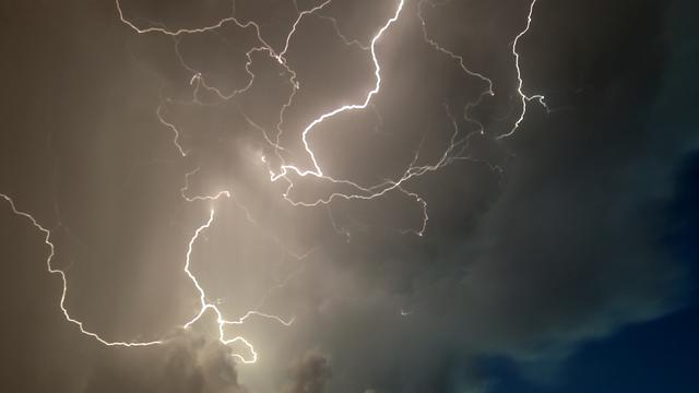 Gewitter: Bei Gewitter soll man die Fenster schließen. Stimmt`s?