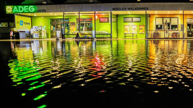 Österreich: Wahlkampf unter Wasser