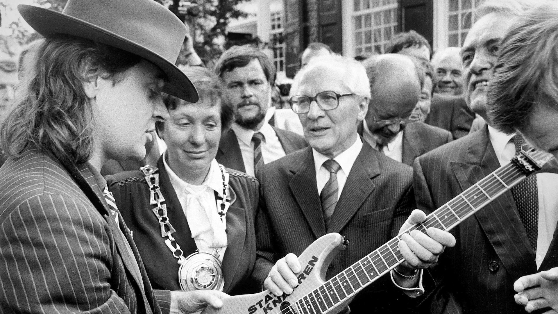 Diskriminierende Sprache: "Entschuldigen Sie, ist das der Sonderzug nach Pankow? Ich muss mal eben…