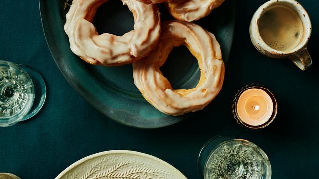 (+) Glasierte Brandteigringe: Herrin der Ringe