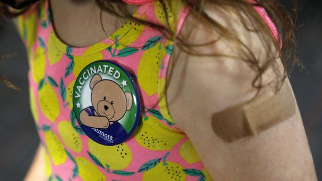 CDC spremenil spletno stran o cepivih in avtizmu, kar sproža polemike in kritike.