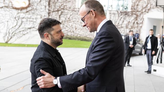 Krieg gegen die Ukraine: Selenskyj plädiert in Berlin für Einfrieren des Frontverlaufs