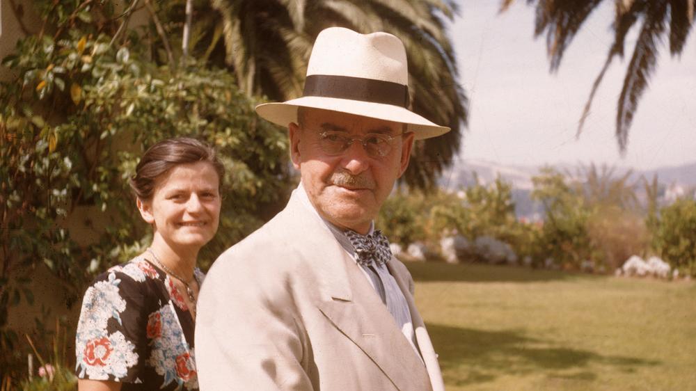 Thomas Mann: Thomas Mann with the seiner Jüngsten Tochter Elisabeth 1946 in Pacific Palisades