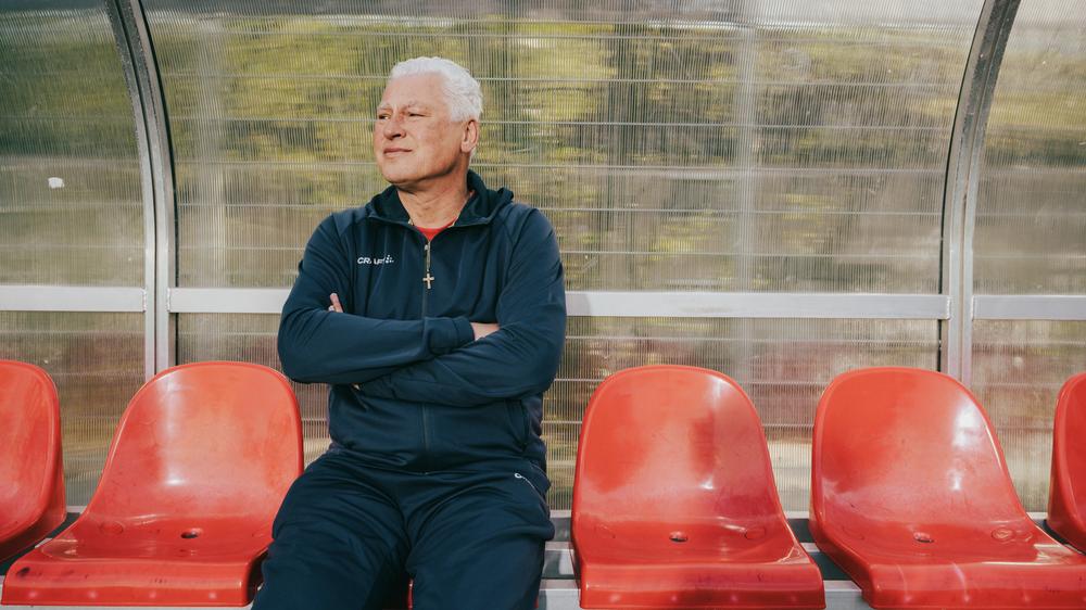 Toni Polster: Toni Polster (60): "Wenn ich mir die Socken anziehe, schaue ich, dass ich zwei andere Dinge miterledigen kann, wenn ich schon einmal unten bin."