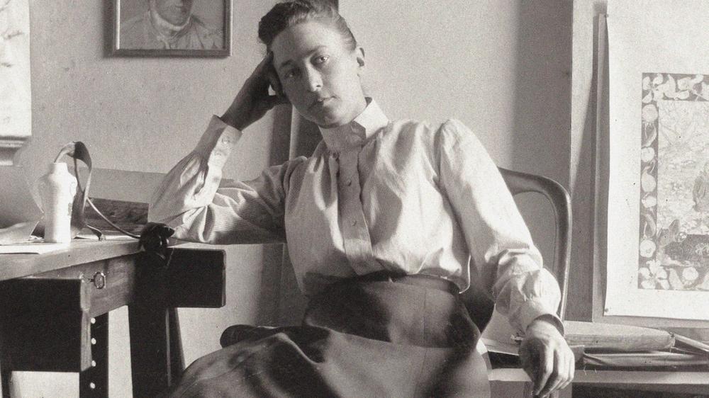 Werk von Hilma af Klint: Hilma af Klint in ihrem Studio in Stockholm, circa 1895