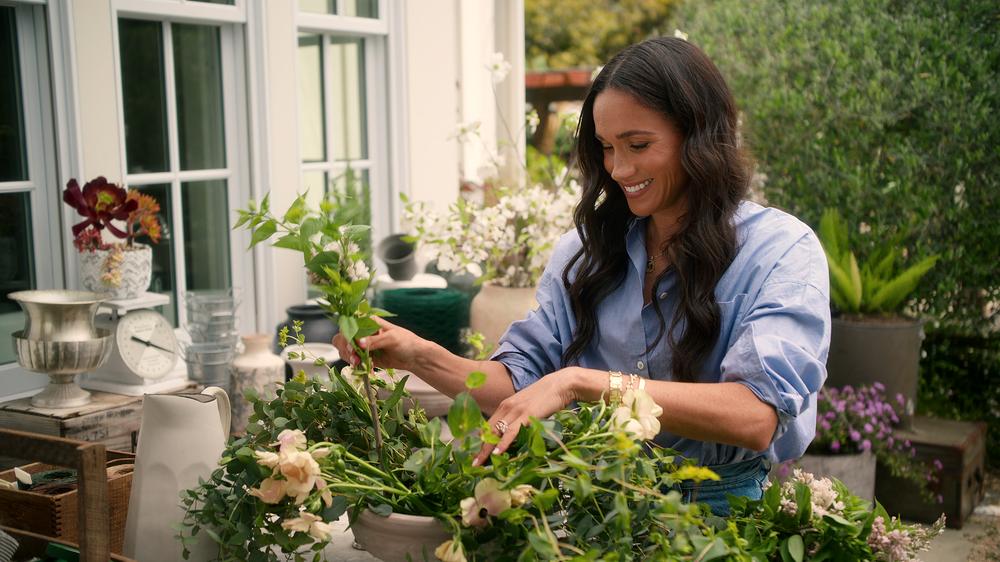 "With love, Meghan": With love, Meghan. (L At r) Meghan, Duchess of Sussex in episode 106 of With Love, Meghan. Cr. With the kindness Netflix © 2025