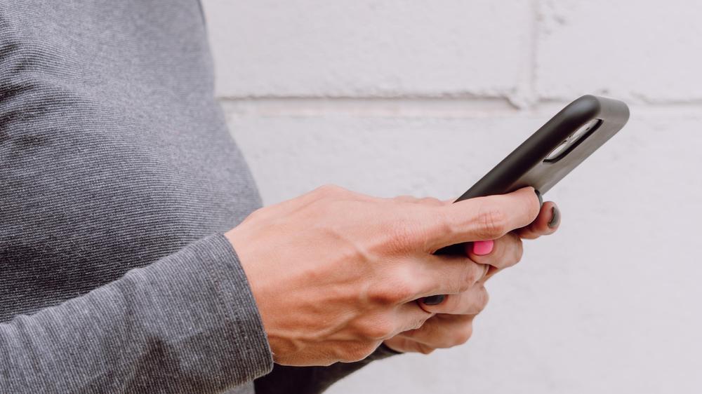 Penis-Fotos: Ein Griff zum Handy, ein Blick in die Instagram-App, ein Klick im Postfach: der nächste Penis, den man nie sehen wollte.