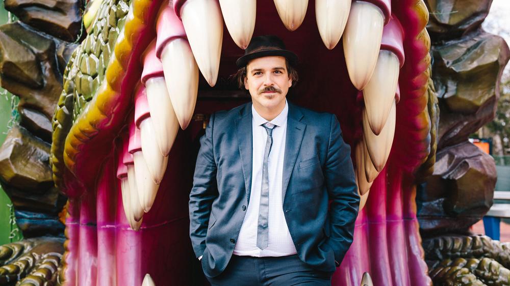  Ferdinand Schmalz ist bekannt für seine Kunstsprache, er destilliert aus dem österreichischen Idiom für die Figuren einen bösen Privatjargon.