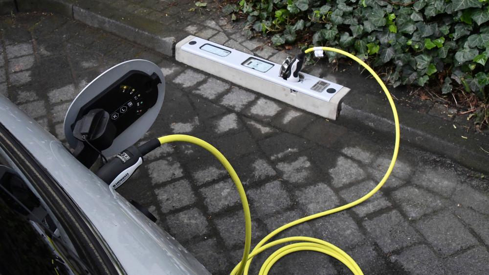  Der Strom kommt aus dem Bordstein.