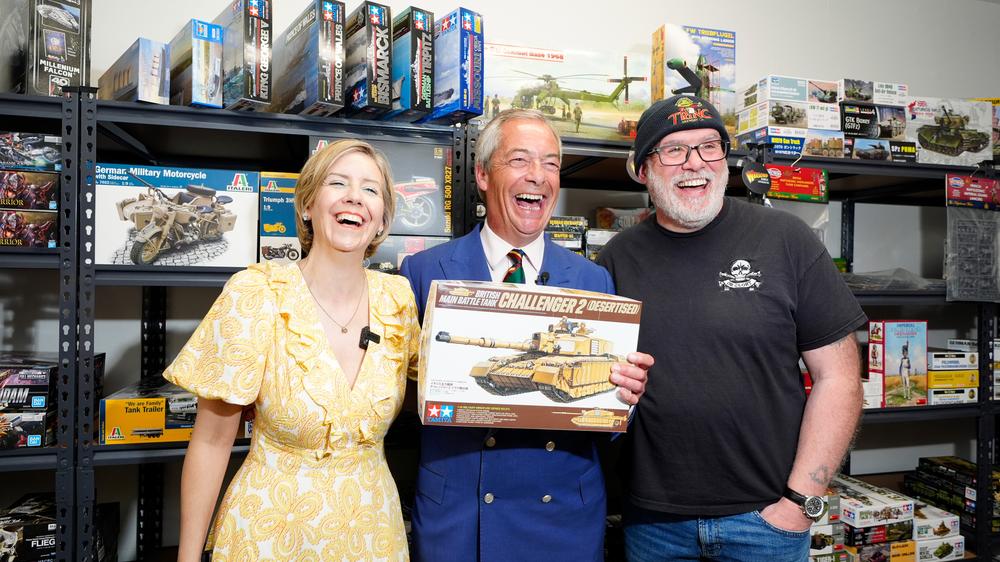   Nigel Farage, Parteichef von Reform UK, bei einer Wahlkampfveranstaltung im April 2025