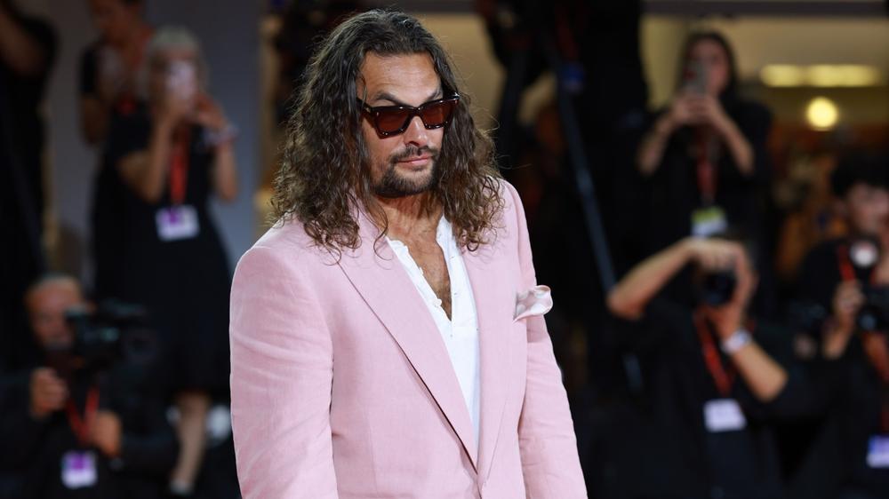 Himbo: Emotional unregulierter Haarschnitt? Jason Momoa