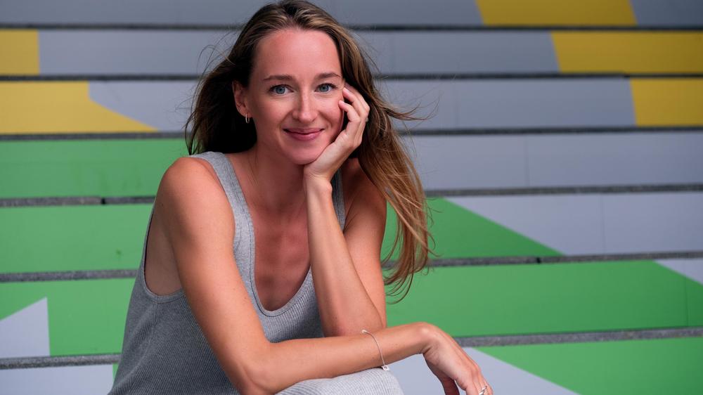 Minimalismus: Mithilfe des Buches "Erfüllter leben mit Minimalismus" von Adina Markowz lassen sich selbst die grauen Wolken am herbstlichen Himmel reduzieren.