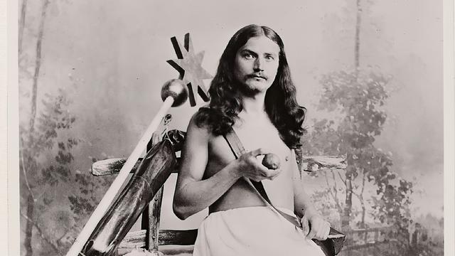 "Gespräche mit einem Toten" von Heike Behrend: Ein Hippie im Osten