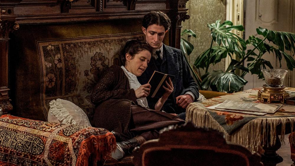 "Franz K." von Agnieszka Holland: Kafka (Idan Weiss) und seine Schwester Ottla (Katharina Stark)