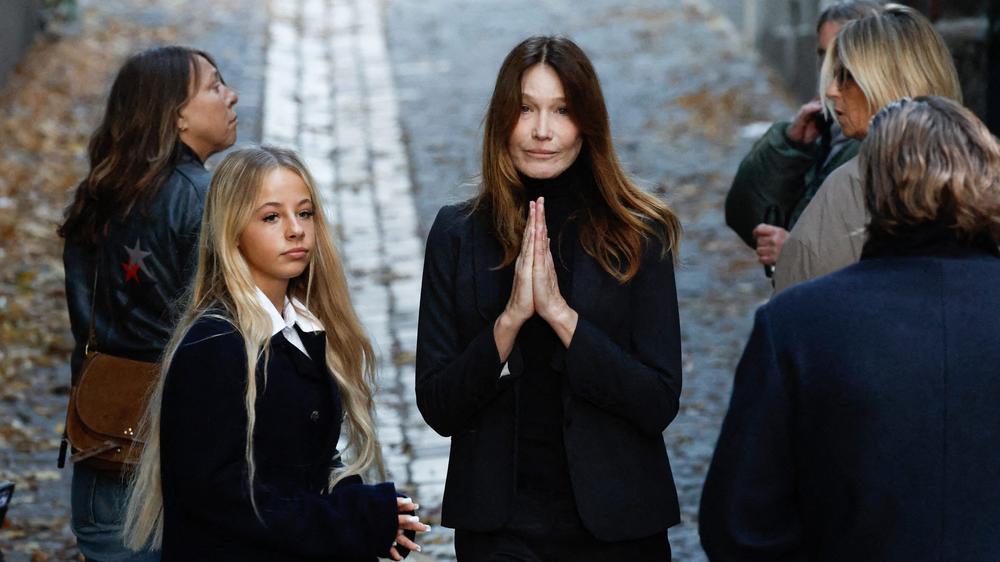  Sarkozys Ehefrau Carla Bruni (Mitte) und die Tocher Giulia (links) setzen sich für ihn ein.