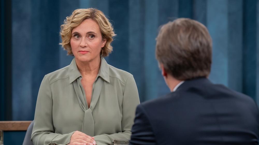  Caren Miosga im Talk mit ihren Gästen