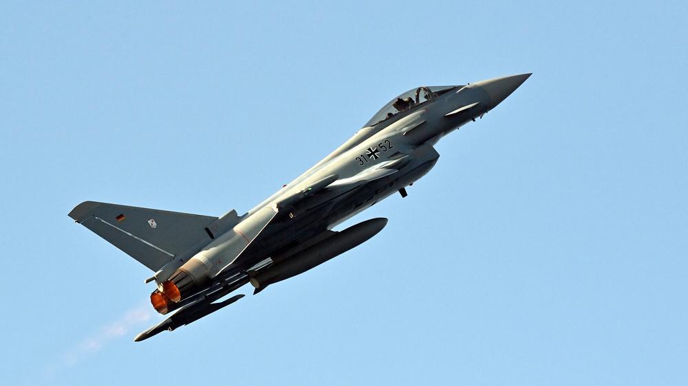 Rüstungsgeschäft: Am Bau des Eurofighters sind laut Airbus rund 400 europäische Firmen beteiligt. Damit stärke er die Wirtschaft und bringe Milliarden an Steuereinnahmen.