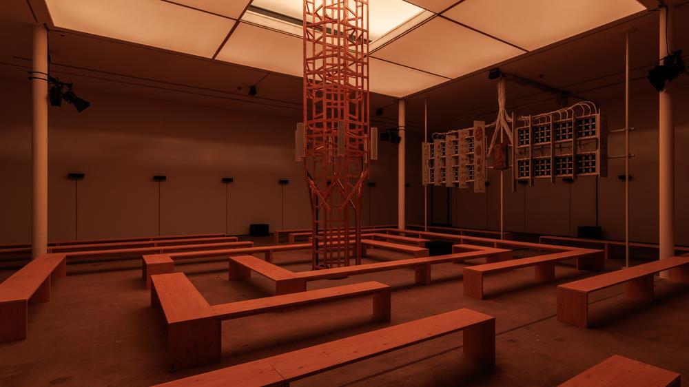  Ansicht der Klanginstallation "Starmirror" von Holly Herndon und Mat Dryhurst im KW Institute for Contemporary Art in Berlin