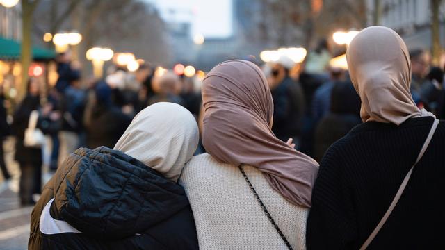 (+) Kopftuchverbot für Kinder: Soll man das Kopftuch für Kinder verbieten?