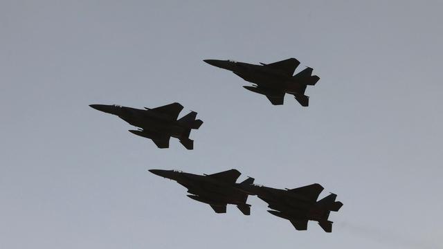 Aufflammender Bürgerkrieg: Jemenitische Militärkoalition fliegt Luftangriffe gegen Separatisten