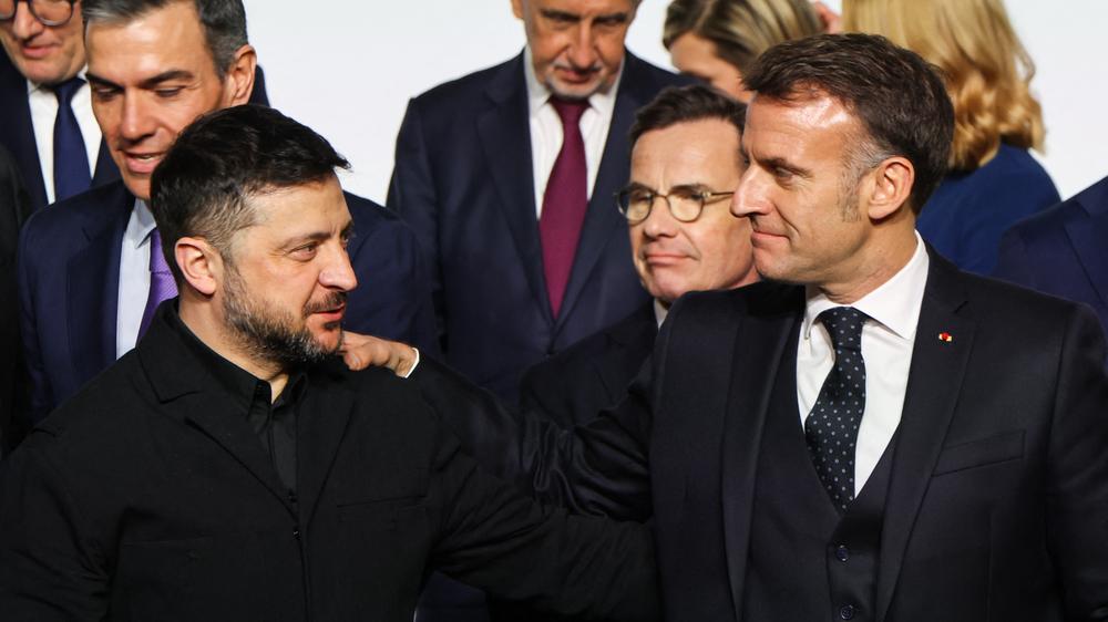 Ukraine-Treffen: Wolodymyr Selenskyj und der französische Präsident Emmanuel Macron während des Gipfels der Koalition der Willigen