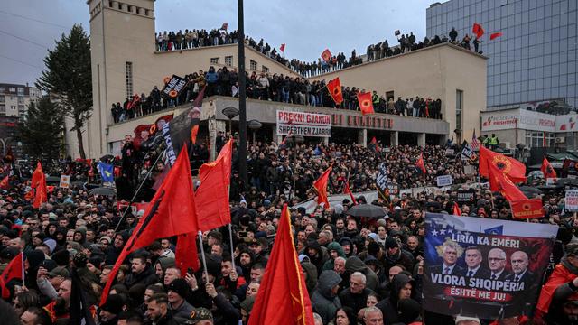 Kosovo: Großdemonstrationen im Kosovo wegen Prozess gegen Ex-Präsident Thaçi