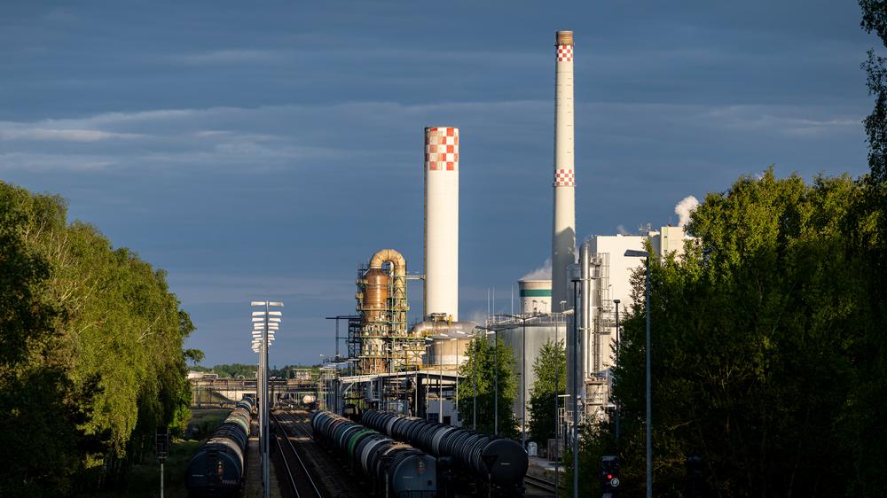 Druschba-Pipeline: Im brandenburgischen Schwedt kommt bisher noch Öl aus Kasachstan an.