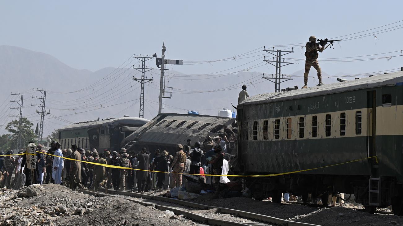 Selbstmordanschlag in Pakistan: Zahl der Toten nach Anschlag in Pakistan steigt auf mehr als 30