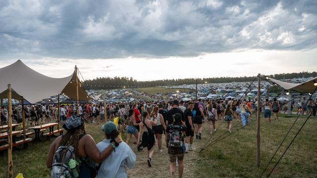 Extremwetter und Hitzewelle : Southside-Festival in Baden-Württemberg wegen Unwetter unterbrochen