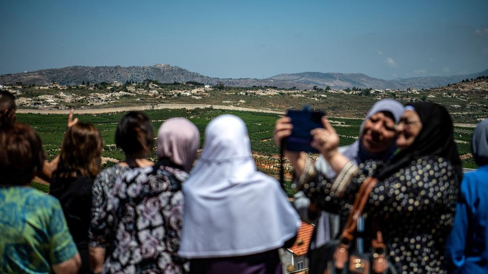  Israelische Frauen an der Grenze zum Libanon