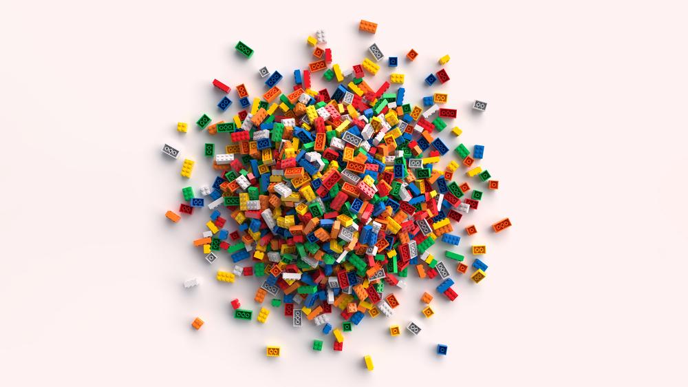 Lego-Todesstern: Das gilt für jede Schöpfungsgeschichte: Es braucht Geduld und Spucke, bis aus dem Chaos Ordnung entsteht.