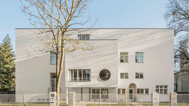 (+) Villa Beer in Wien: Bullauge im Villenviertel