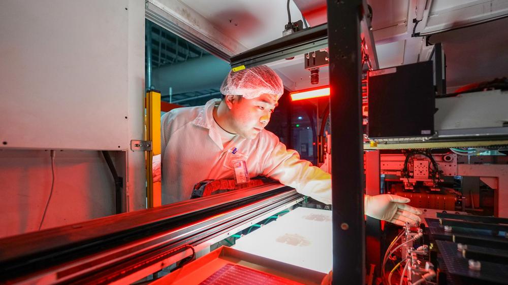 China's export dependency: Production of solar modules in Suqian, China: The Chinese economy is always dependent on exports.