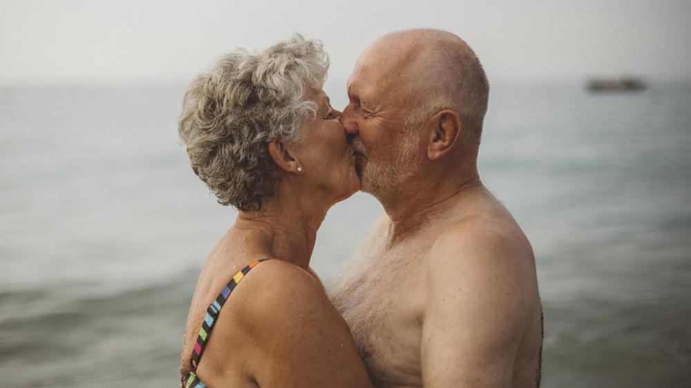 "Liebe" von Thomas Hettche: Thomas Hettches "Liebe" ist ein Roman über das Altern und die Endlichkeit, die alles kostbar auflädt.