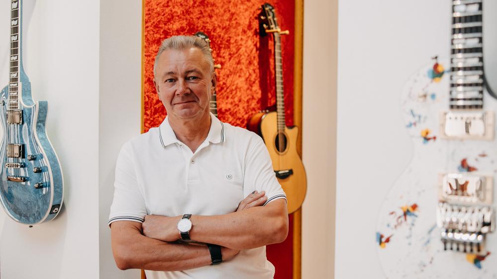 ZEIT für Unternehmer: Er hat sich nicht trotz des Onlinehandels behauptet – sondern deswegen: Hans Thomann