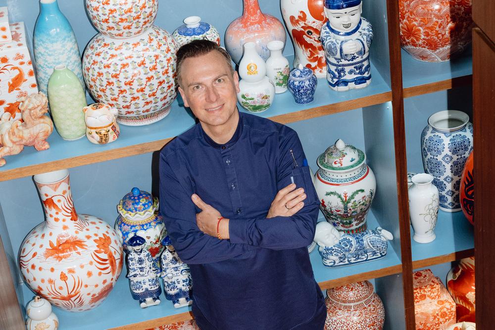 Tim Raue: Zuerst, sagt Raue, "musst du begreifen, worum es geht bei dem Gericht. Beim Hackbraten geht es um eine Umarmung. Ich denke da an etwas Warmes – Familie und Sättigung."