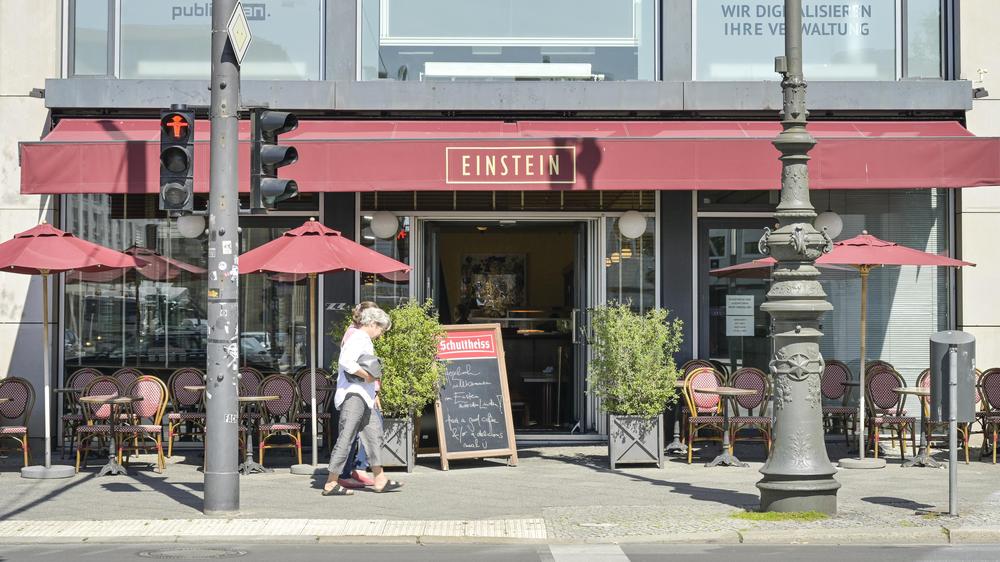 Ιστορία της λογοτεχνίας: Στο καφέ του Βερολίνου Einstein Unter den Linden, ο αρθρογράφος συζήτησε πρόσφατα την ιστορία της γερμανικής λογοτεχνίας με τον Γερμανό μελετητή Steffen Martus.