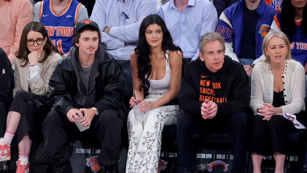 New York Knicks: Die Celebrity-Row der New York Knicks: Tina Fey, Timothée Chalamet, Kylie Jenner, Ben Stiller und Christine Taylor