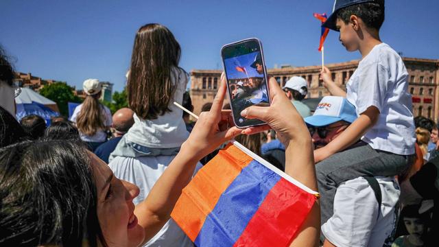 (+) Parlamentswahl in Armenien: Farbenfroh, krass, konfrontativ